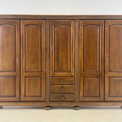 Ilga ąžuolinė penkių durų ir trijų stalčių spinta 60x295x187 cm