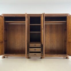 Ilga ąžuolinė penkių durų ir trijų stalčių spinta 60x295x187 cm