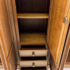 Ilga ąžuolinė penkių durų ir trijų stalčių spinta 60x295x187 cm