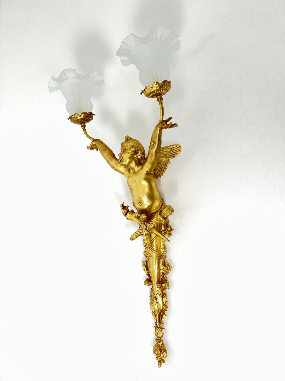 HM0785-sieniniai-sviestuvai-5 Sieniniai žalvariniai dviejų šakų šviestuvai stiklo gaubtais “Angelas” 2 vnt. komplektas 23x39x84 cm