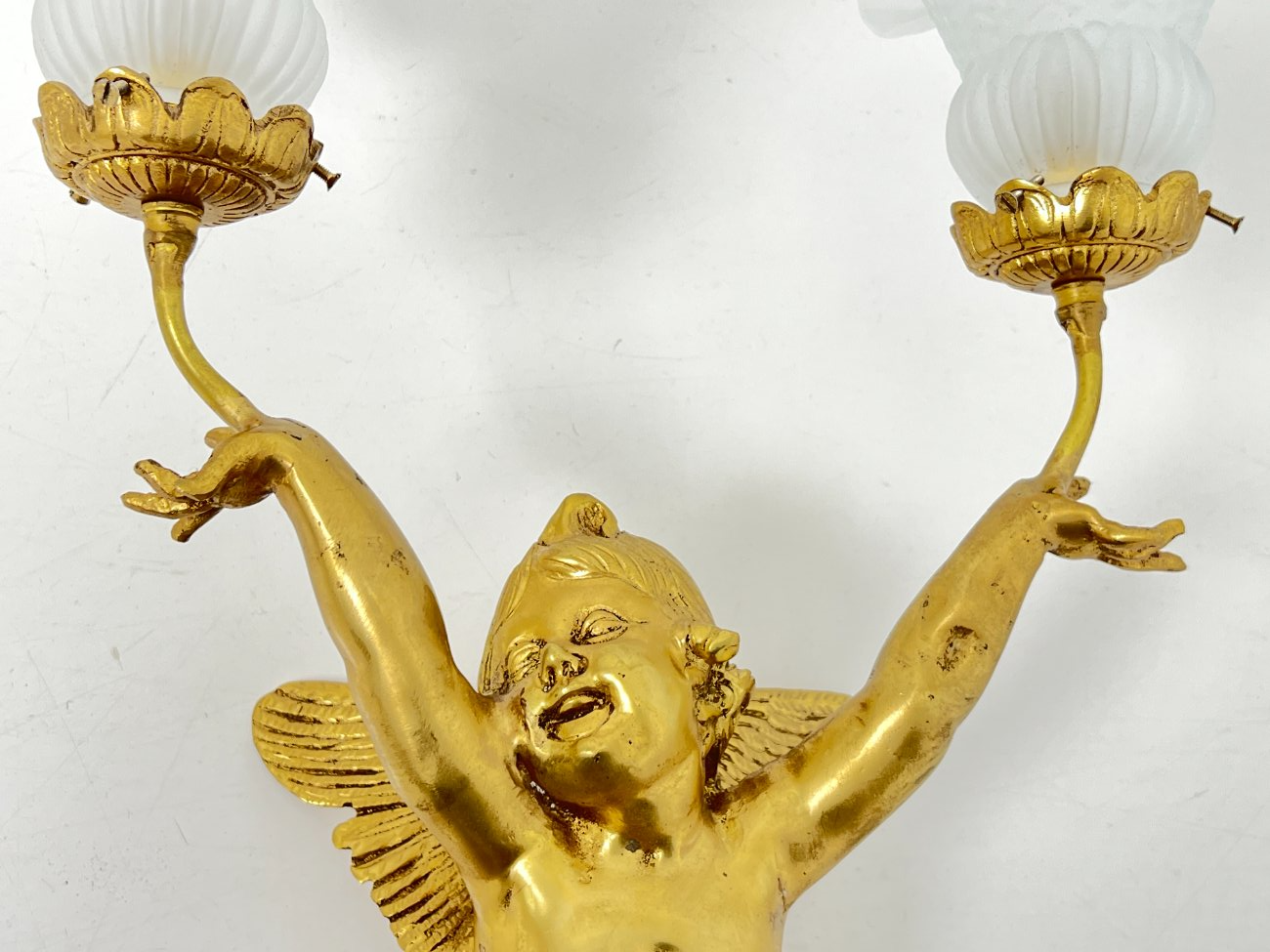 HM0785-sieniniai-sviestuvai-7 Sieniniai žalvariniai dviejų šakų šviestuvai stiklo gaubtais “Angelas” 2 vnt. komplektas 23x39x84 cm