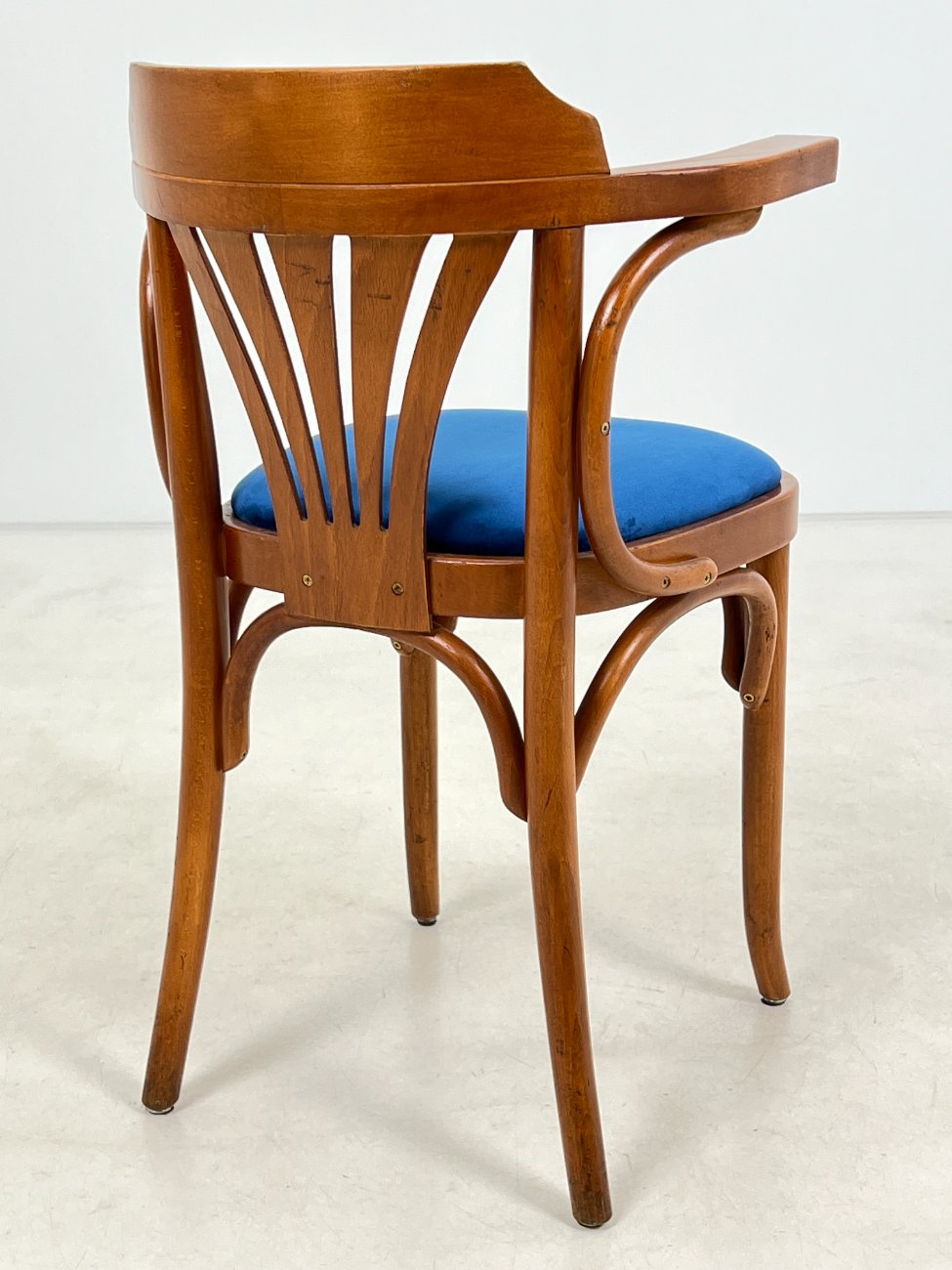 HM0787-valgomojo-kreslai-10 Medinis krėslas mėlynos spalvos gobeleno sėdimąja dalimi 47x51x78 cm, 49 cm