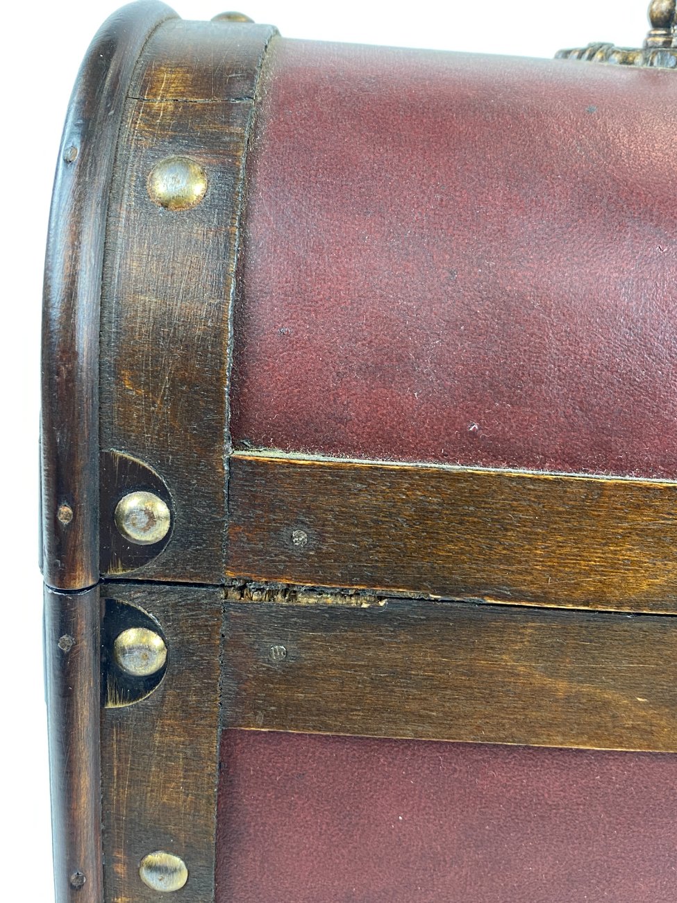 HN1183-dezes-ir-dezutes-buteliams-15 Medžio ir eko odos dėžė – skrynia trims vyno buteliams 15×28,5×37 cm