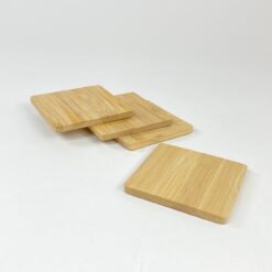 Kvadratiniai bambukiniai padėkliukai puodeliui 4 vnt. komplektas 10x10x1 cm