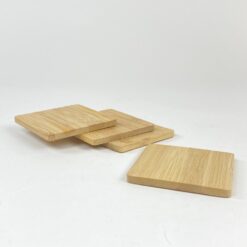Kvadratiniai bambukiniai padėkliukai puodeliui 4 vnt. komplektas 10x10x1 cm