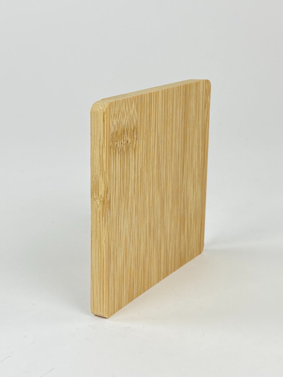 HN1184-lekstes-ir-serviravimo-padeklai-4 Kvadratiniai bambukiniai padėkliukai puodeliui 4 vnt. komplektas 10x10x1 cm