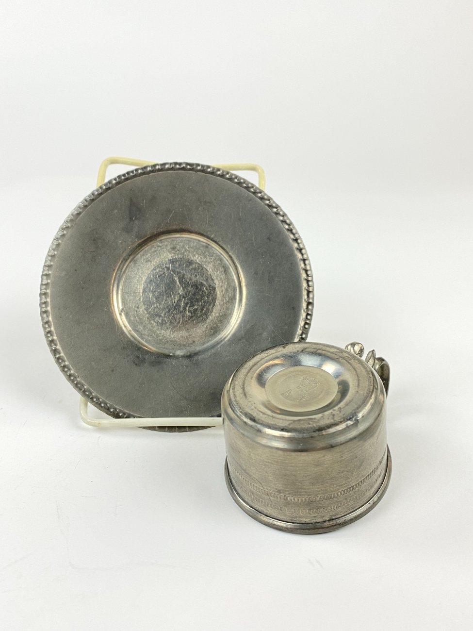 HN1190-servizai-5 Alavinių lėkštutės ir puodelio 60 ml komplektas 11x11x5 cm