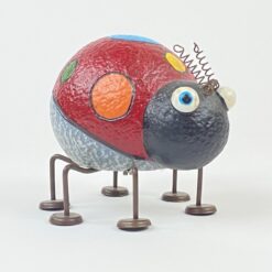 Keramikinė boružės statula metalinėmis kojomis ir ūsais 13×12,5×12,5 cm