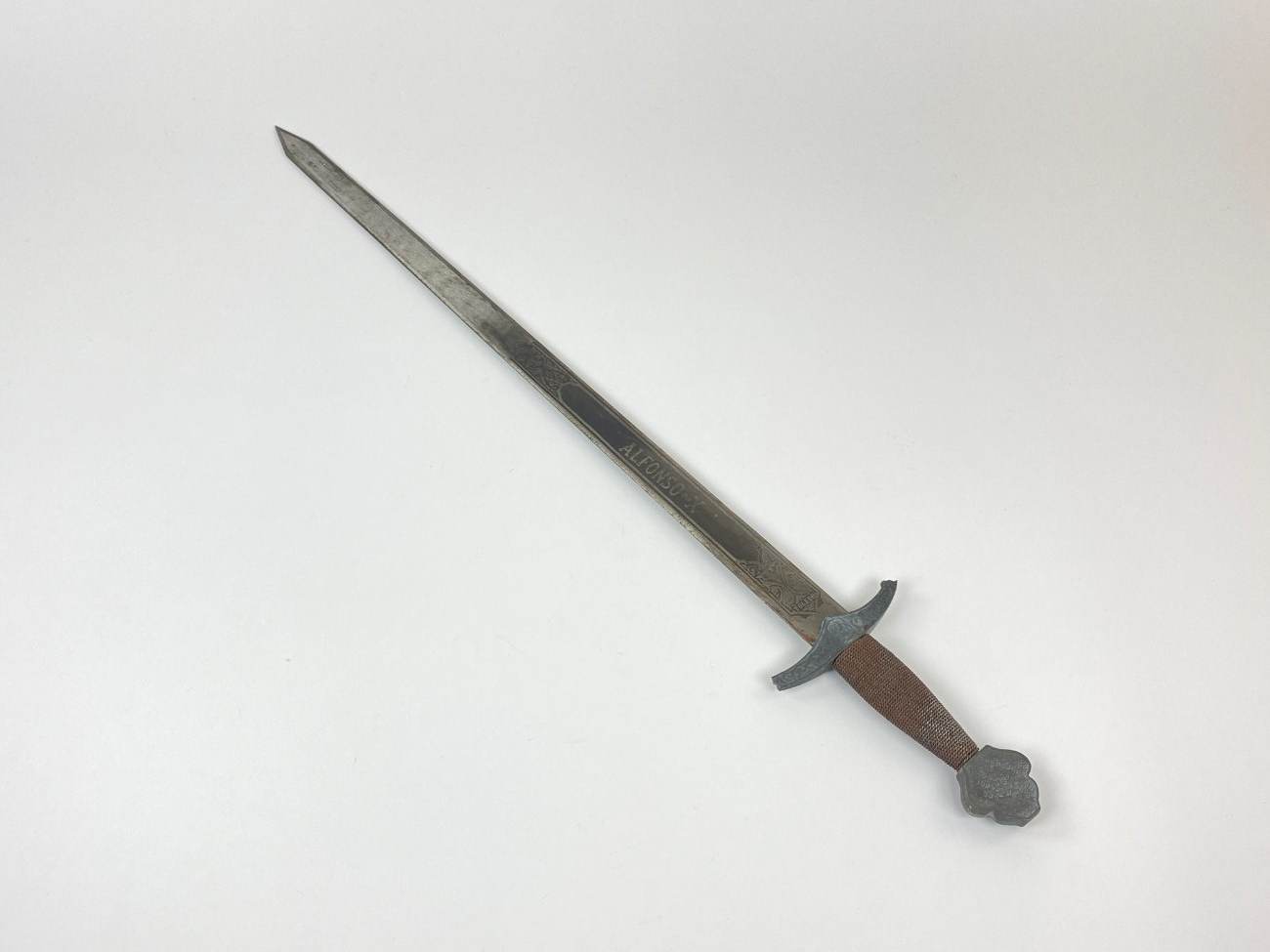 HN1218-ginklai-2 Suvenyrinis kardas Alfonso X, Toledo 74x2x10,5 cm