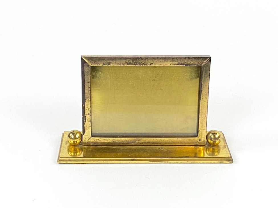 HN1222-remai-ir-remeliai-2 Art deco pastatomas žalvarinis rėmelis 5x15x9 cm