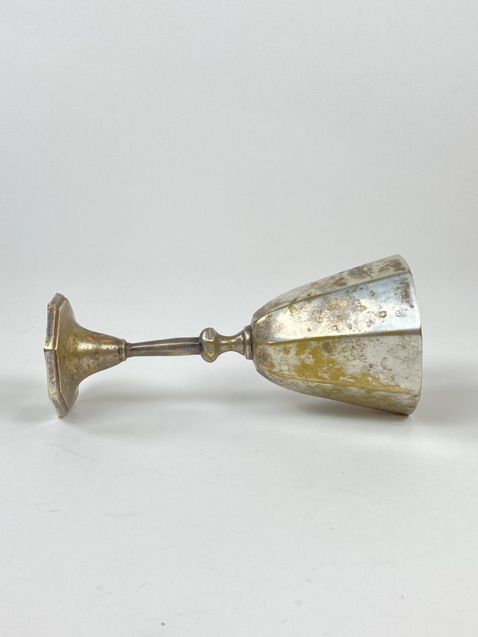 HN1224-stalo-reikmenys-3 Žalvarinė taurė 180 ml 7,5×7,5×16,5 cm