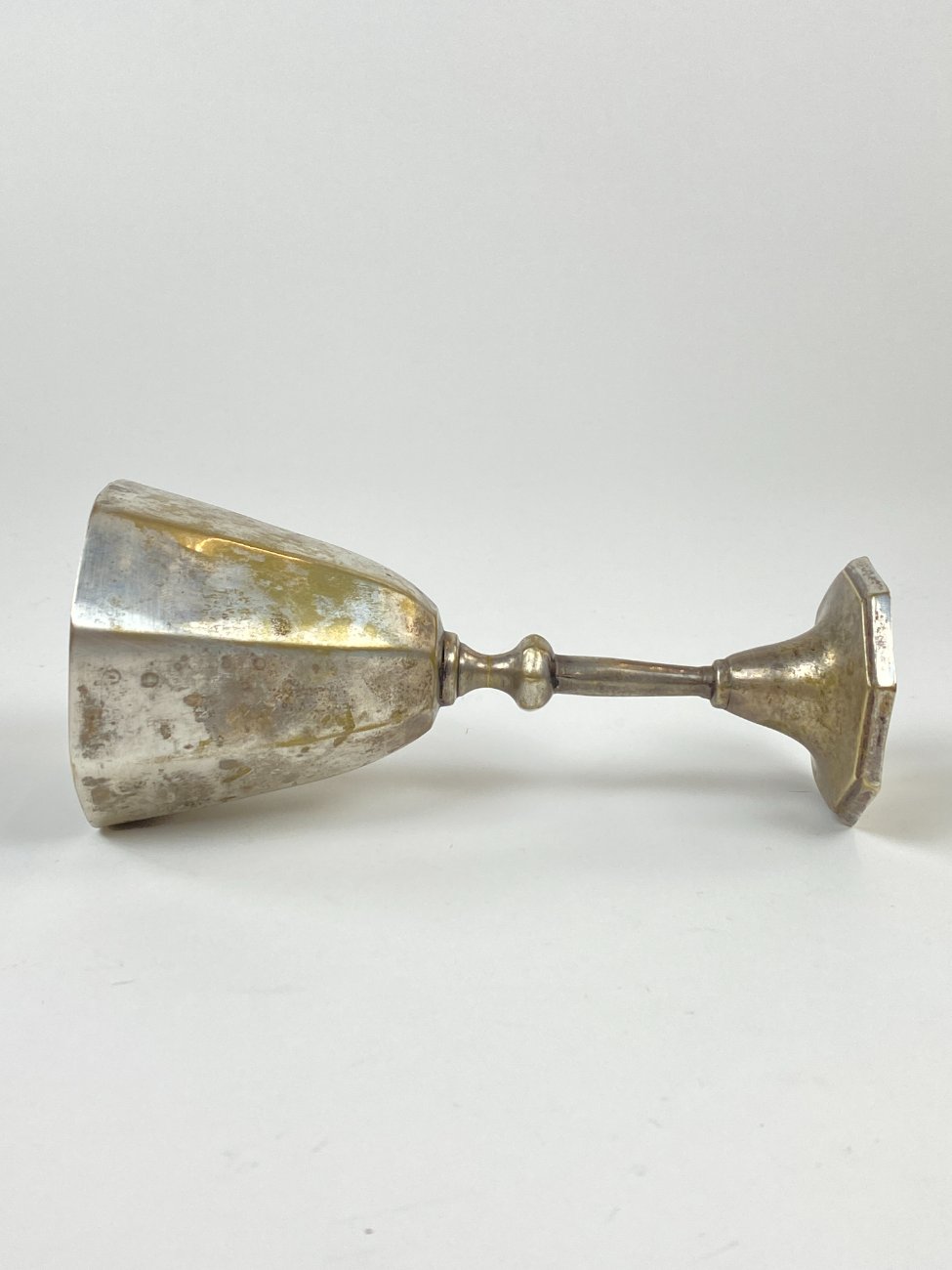 HN1224-stalo-reikmenys-4 Žalvarinė taurė 180 ml 7,5×7,5×16,5 cm