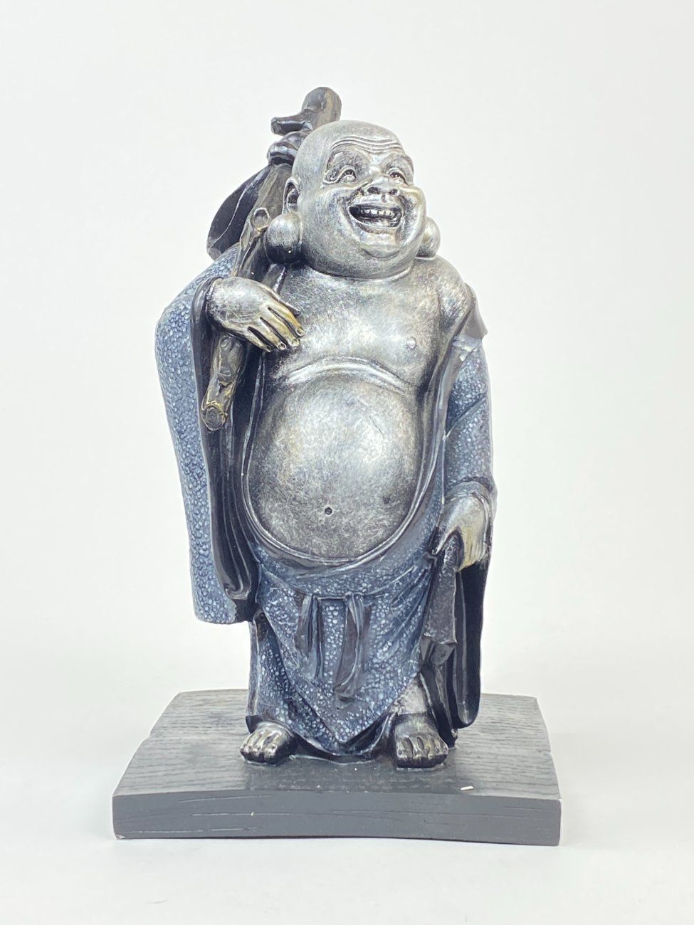 HN1257-kitokios-skulpturos-1 Polirezino statula “Besijuokiantis Buda” 11,5×12,5×21,5 cm