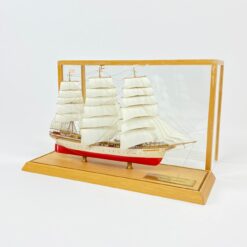 Schulschiff Deutschland 1927 laivo modeliukas 1:400 su stikliniu gaubtu 8,5x25,5x16 cm