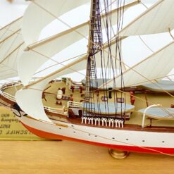 Schulschiff Deutschland 1927 laivo modeliukas 1:400 su stikliniu gaubtu 8,5×25,5×16 cm