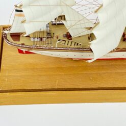 Schulschiff Deutschland 1927 laivo modeliukas 1:400 su stikliniu gaubtu 8,5×25,5×16 cm