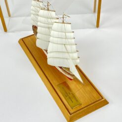 Schulschiff Deutschland 1927 laivo modeliukas 1:400 su stikliniu gaubtu 8,5×25,5×16 cm