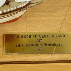 Schulschiff Deutschland 1927 laivo modeliukas 1:400 su stikliniu gaubtu 8,5×25,5×16 cm
