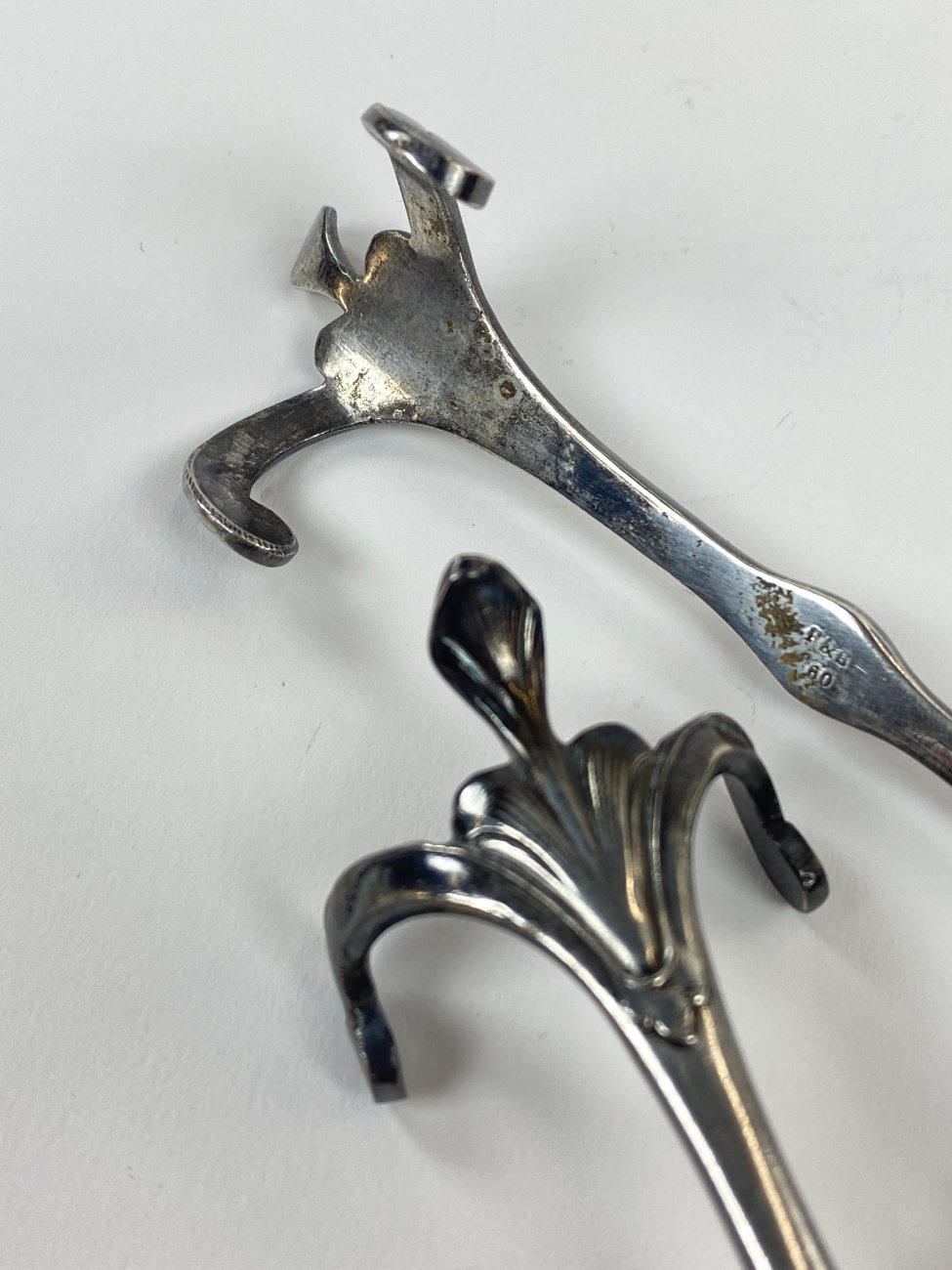 HN1285-stalo-aksesuarai-8 Sidabruoto metalo F&S stalo peilių laikikliai 2 vnt. kompl. 3,5x12x2,5 cm