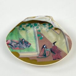 Japoniška Kai - awase žaidimo kriauklė, dekoruota piešiniu 7x8x3 cm