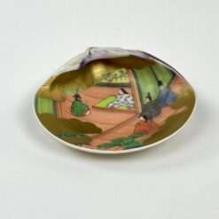 Japoniška Kai – awase žaidimo kriauklė, dekoruota piešiniu 7×8,5×2,5 cm