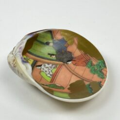 Japoniška Kai – awase žaidimo kriauklė, dekoruota piešiniu 7×8,5×2,5 cm