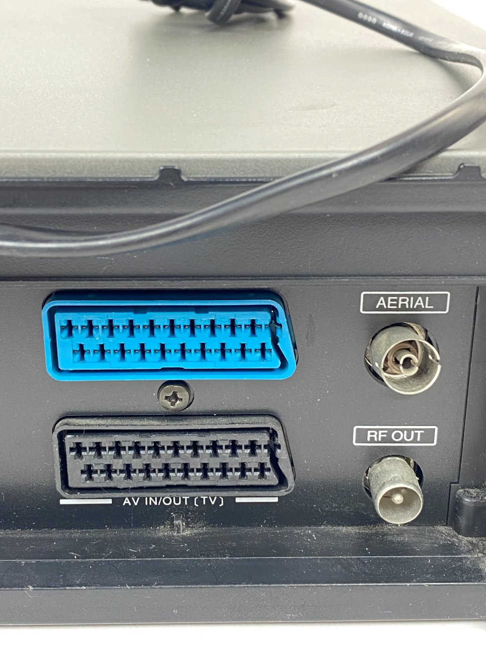 HN1300-kita-technika-12 Aiwa GX880 video grotuvas (neveikiantis) 31,5×36,5×9,5 cm