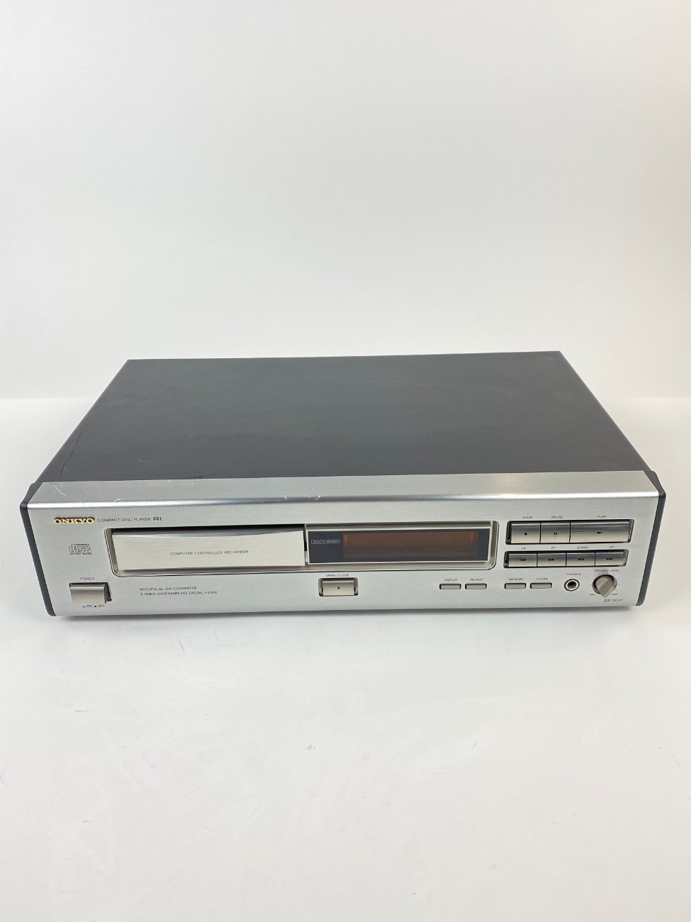 HN1313-kita-technika-2 Onkyo DX-7011 CD grotuvas 29,5x45x10 cm