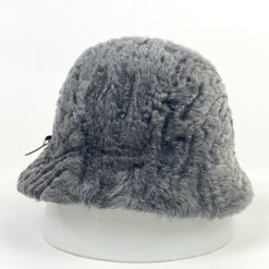 Karakulio kailio skrybėlaitė su eko odos kaspinu (56 cm) 26×24,5×16 cm