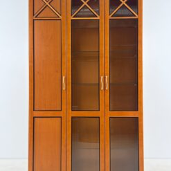 Trijų durų vitrina 44x123x219 cm