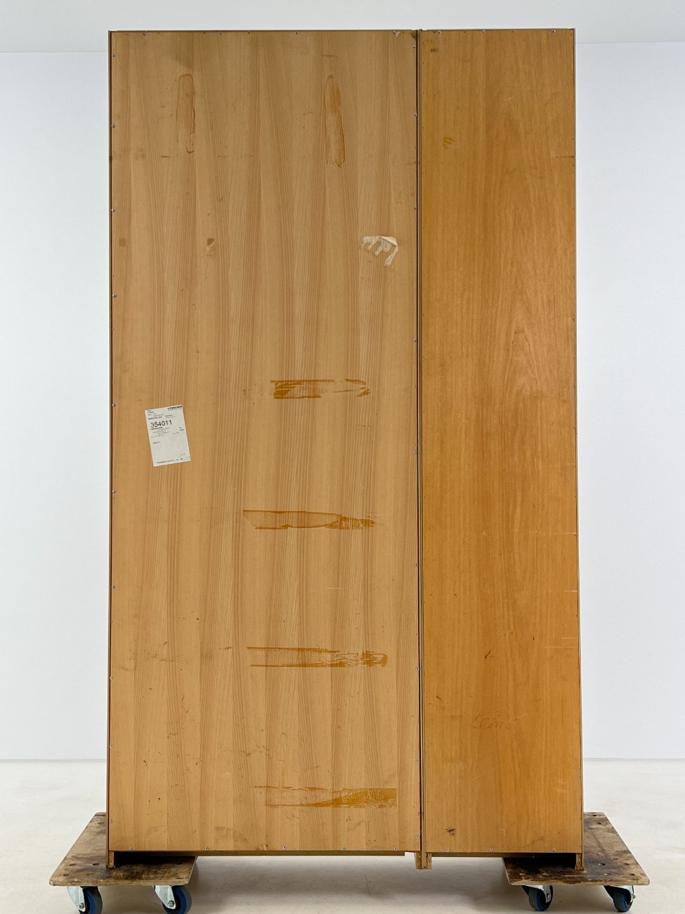 HN1342-vitrinos-10 Trijų durų vitrina 44x123x219 cm