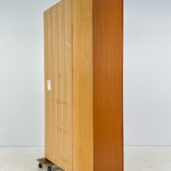 Trijų durų vitrina 44x123x219 cm