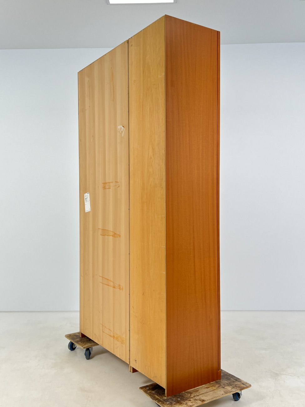 HN1342-vitrinos-12 Trijų durų vitrina 44x123x219 cm