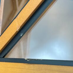 Trijų durų vitrina 44x123x219 cm