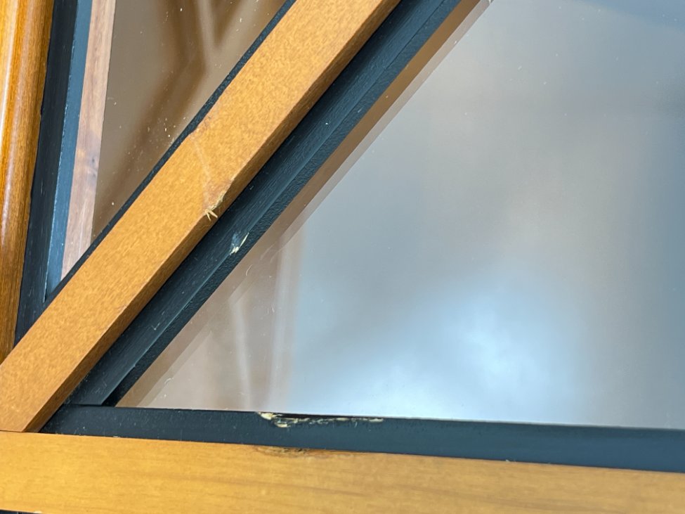 HN1342-vitrinos-15 Trijų durų vitrina 44x123x219 cm