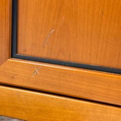 Trijų durų vitrina 44x123x219 cm