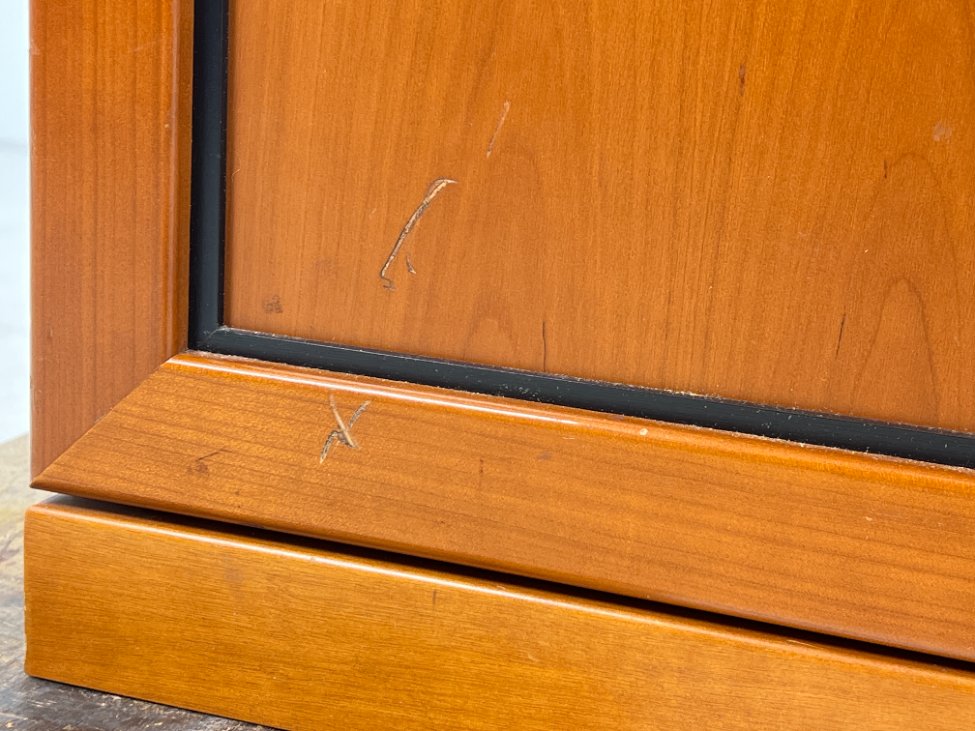 HN1342-vitrinos-17 Trijų durų vitrina 44x123x219 cm