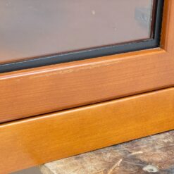 Trijų durų vitrina 44x123x219 cm