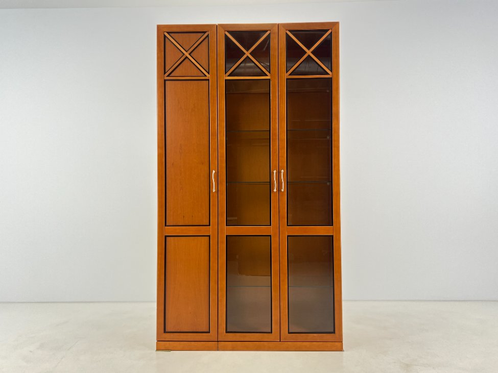 HN1342-vitrinos-2 Trijų durų vitrina 44x123x219 cm