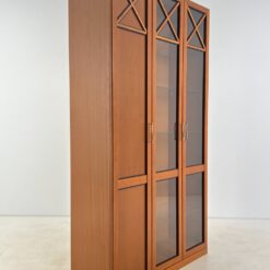 Trijų durų vitrina 44x123x219 cm