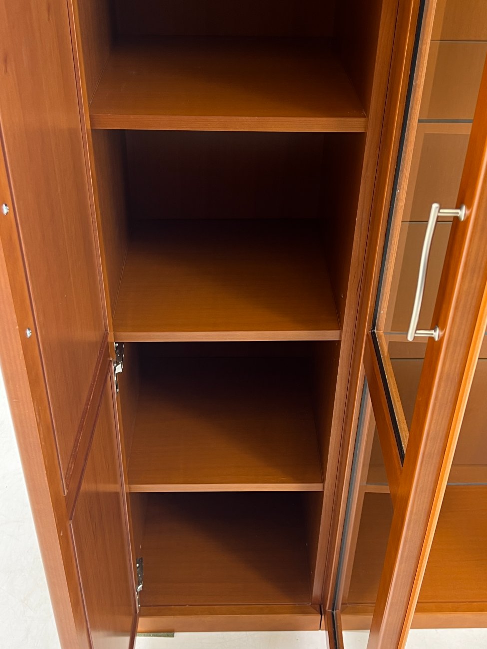 HN1342-vitrinos-7 Trijų durų vitrina 44x123x219 cm