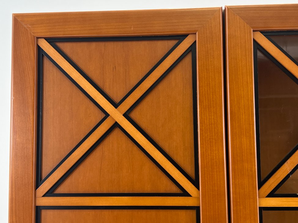 HN1342-vitrinos-8 Trijų durų vitrina 44x123x219 cm