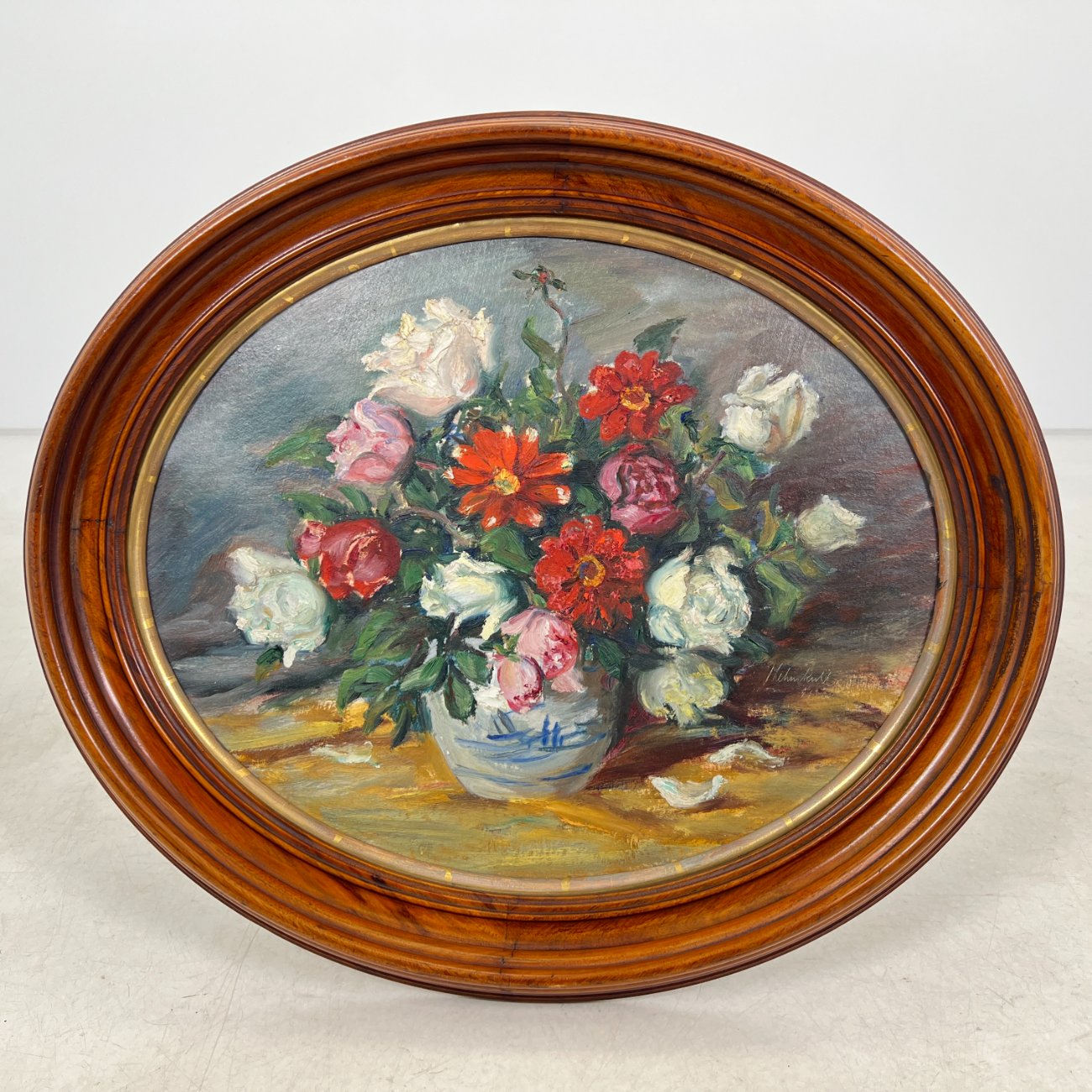 HN1345-natiurmortai-0 Ovalus gėlių puokštės natiurmortas riešutmedžio rėme 6,5x71x61 cm