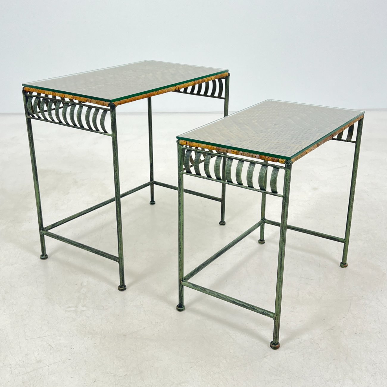 HN1349-stalai-0 Metaliniai lizdiniai staliukai 2 vnt. komplektas 33x53x52,5 cm