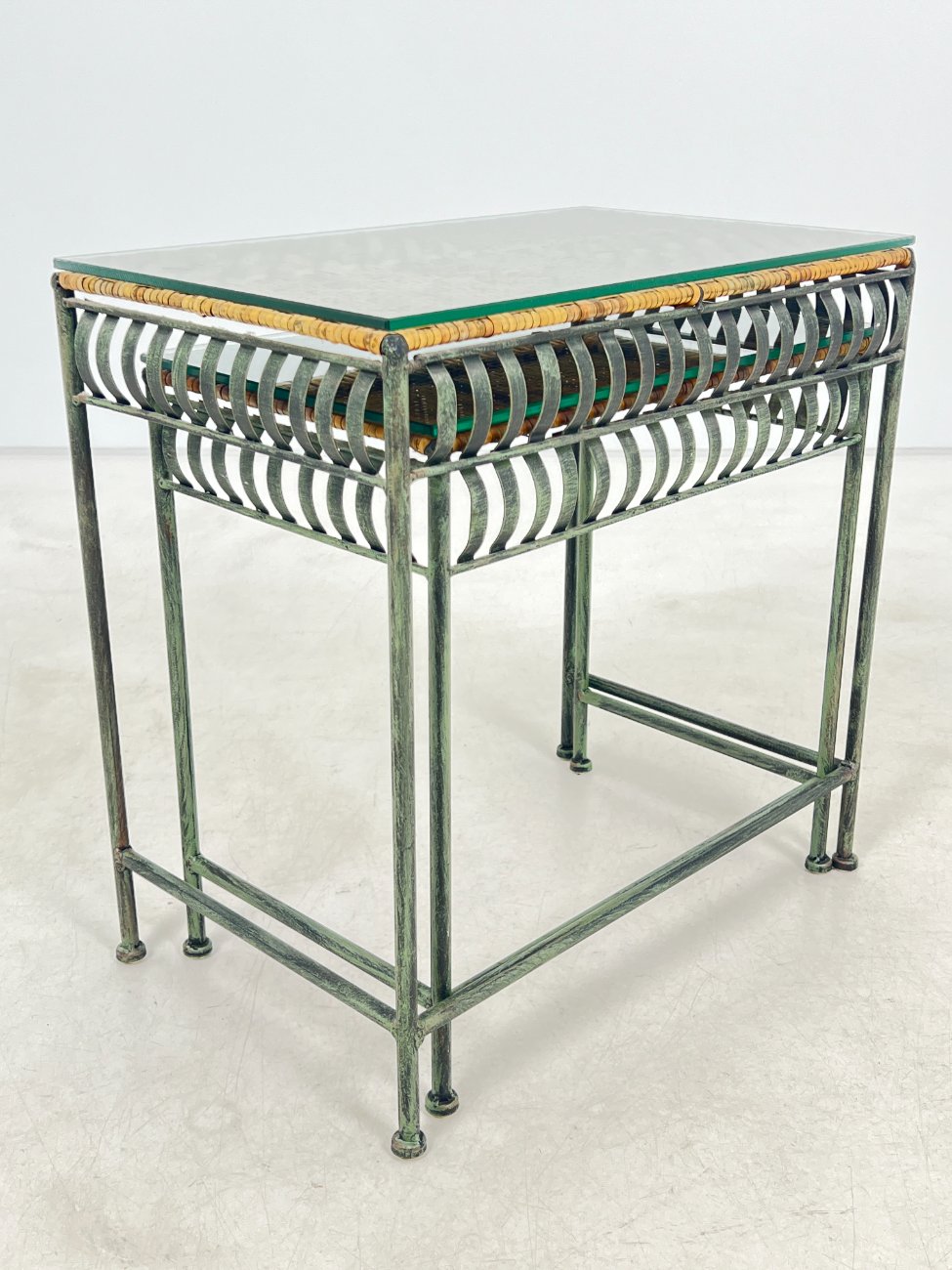 HN1349-stalai-9 Metaliniai lizdiniai staliukai 2 vnt. komplektas 33x53x52,5 cm