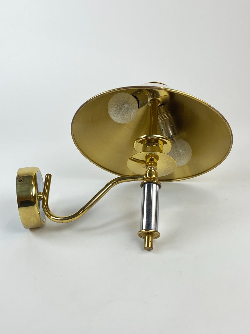 HN1398-sieniniai-sviestuvai-5 Metalinis sieninis aukso spalvos šviestuvas 32,5x25x30 cm