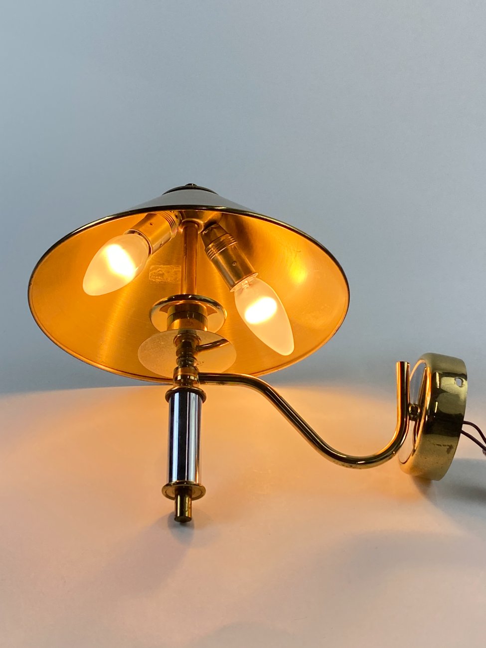 HN1398-sieniniai-sviestuvai-7 Metalinis sieninis aukso spalvos šviestuvas 32,5x25x30 cm