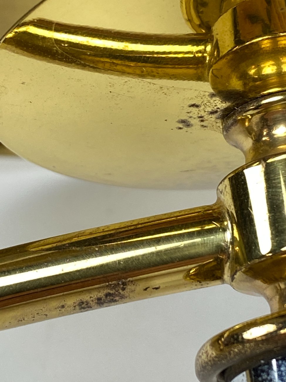 HN1398-sieniniai-sviestuvai-9 Metalinis sieninis aukso spalvos šviestuvas 32,5x25x30 cm