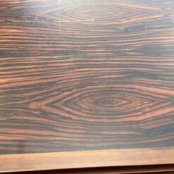 Mid Century komoda cu centrine įstiklinta dalimi 34×123,5×154,5 cm