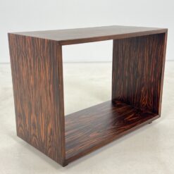 Mid Century juodmedžio lukšto pastatoma lentyna 36,5x72x53,5 cm